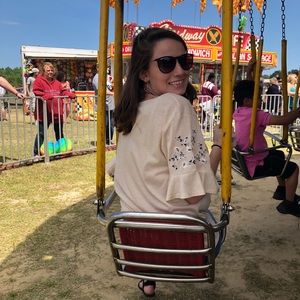 Meet your Posher, Danielle